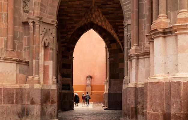 India’s rich history is etched in stone through its magnificent forts and palaces, which stand as witnesses to bygone eras of grandeur, valor, and architectural excellence.